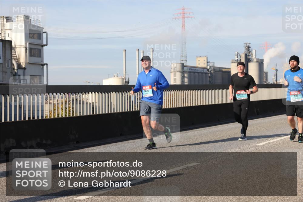 03.10.2025 - Köhlbrandbrückenlauf Lena Gebhardt http://msf.ph/oto/9086228 03.10.2025 10:05:50 Position 2 2409, 3441 meine-sportfotos.de