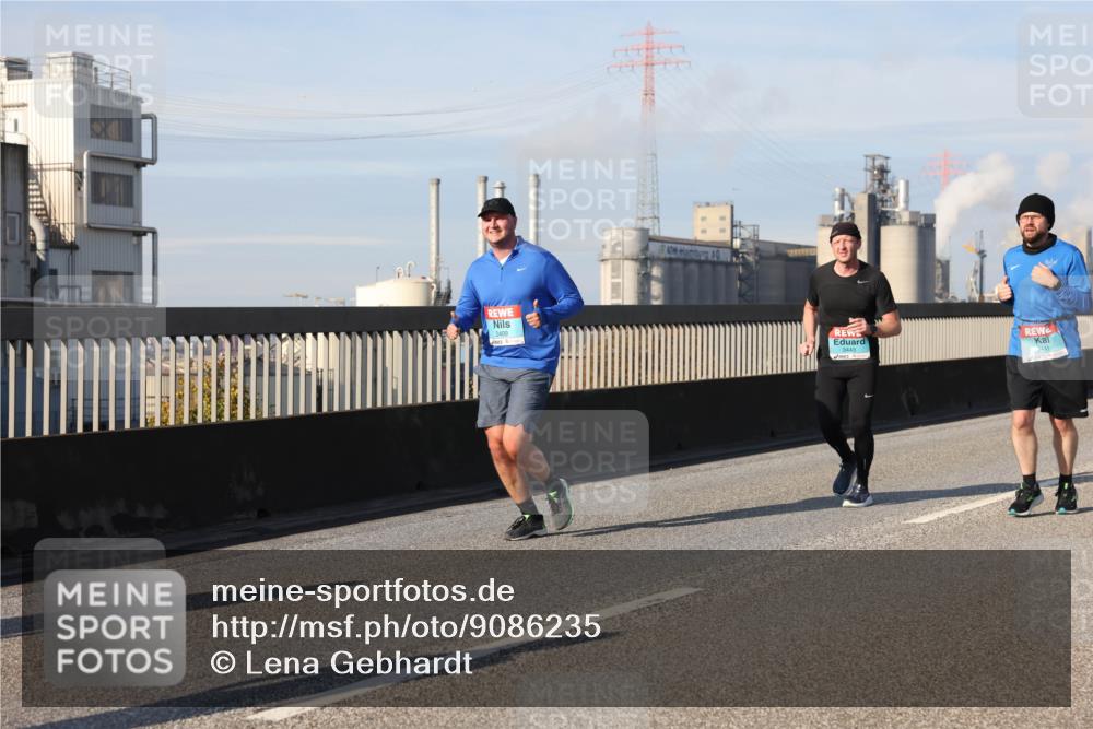 03.10.2025 - Köhlbrandbrückenlauf Lena Gebhardt http://msf.ph/oto/9086235 03.10.2025 10:05:50 Position 2 2409, 3443, 3441 meine-sportfotos.de