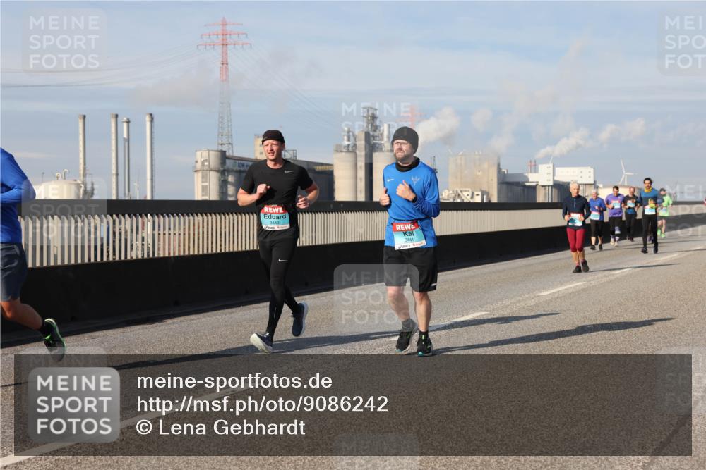 03.10.2025 - Köhlbrandbrückenlauf Lena Gebhardt http://msf.ph/oto/9086242 03.10.2025 10:05:51 Position 2 3443, 3441 meine-sportfotos.de