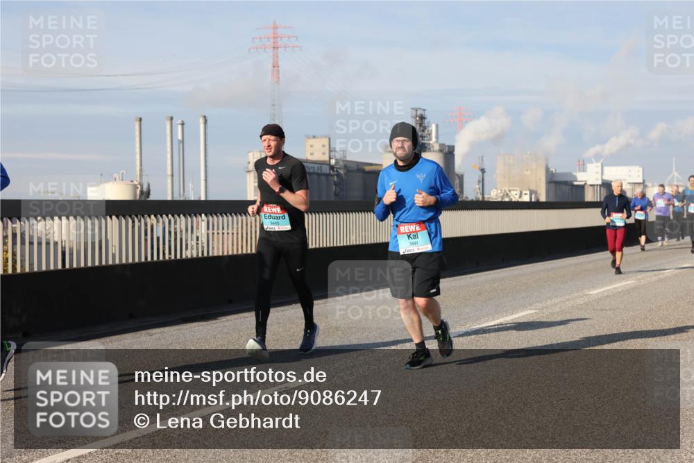 03.10.2025 - Köhlbrandbrückenlauf Lena Gebhardt http://msf.ph/oto/9086247 03.10.2025 10:05:51 Position 2 3443, 3441 meine-sportfotos.de