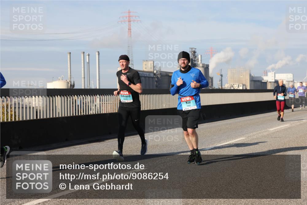 03.10.2025 - Köhlbrandbrückenlauf Lena Gebhardt http://msf.ph/oto/9086254 03.10.2025 10:05:51 Position 2 3443, 3441 meine-sportfotos.de