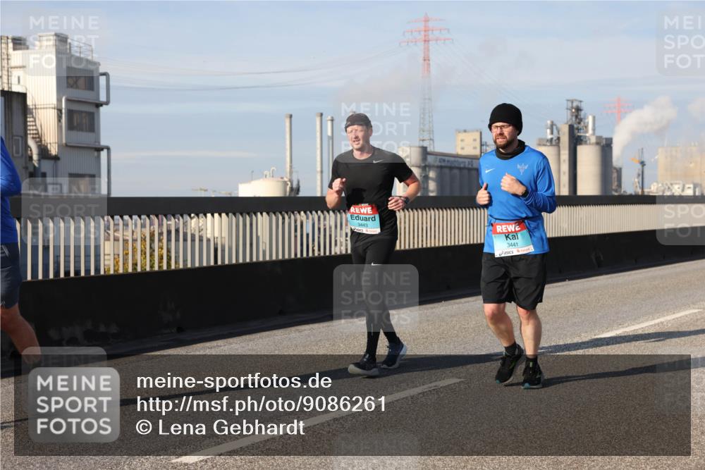 03.10.2025 - Köhlbrandbrückenlauf Lena Gebhardt http://msf.ph/oto/9086261 03.10.2025 10:05:51 Position 2 3443, 3441 meine-sportfotos.de
