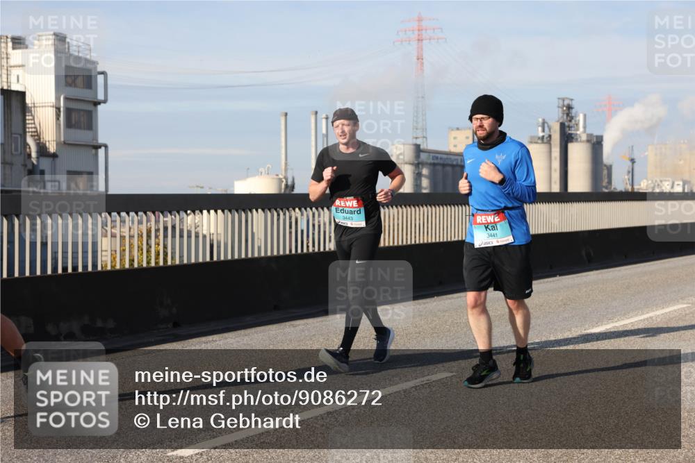 03.10.2025 - Köhlbrandbrückenlauf Lena Gebhardt http://msf.ph/oto/9086272 03.10.2025 10:05:52 Position 2 3443, 3441 meine-sportfotos.de