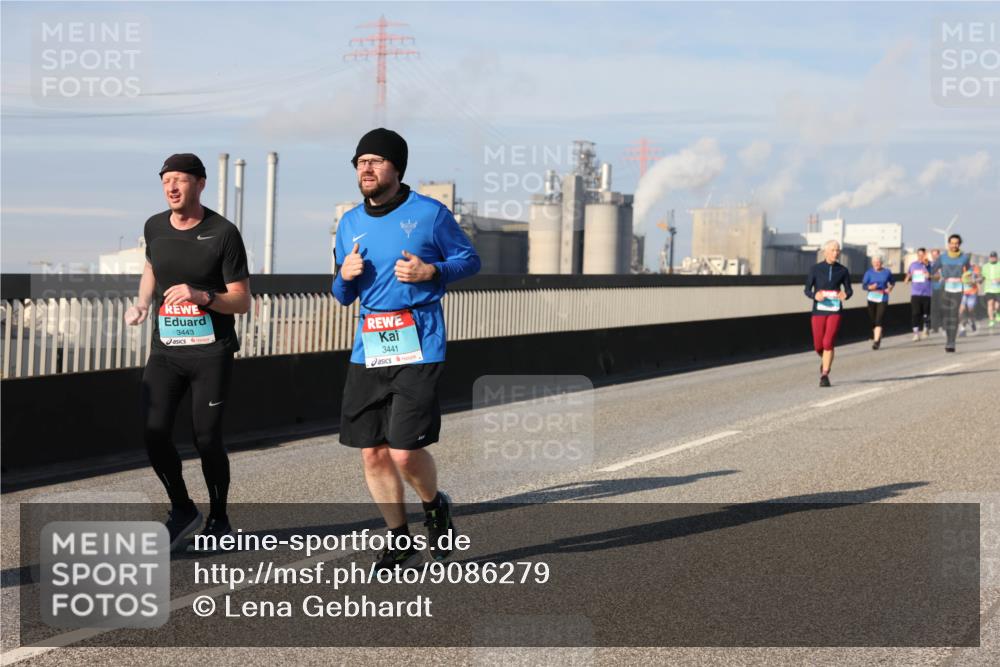 03.10.2025 - Köhlbrandbrückenlauf Lena Gebhardt http://msf.ph/oto/9086279 03.10.2025 10:05:52 Position 2 3443, 3441 meine-sportfotos.de