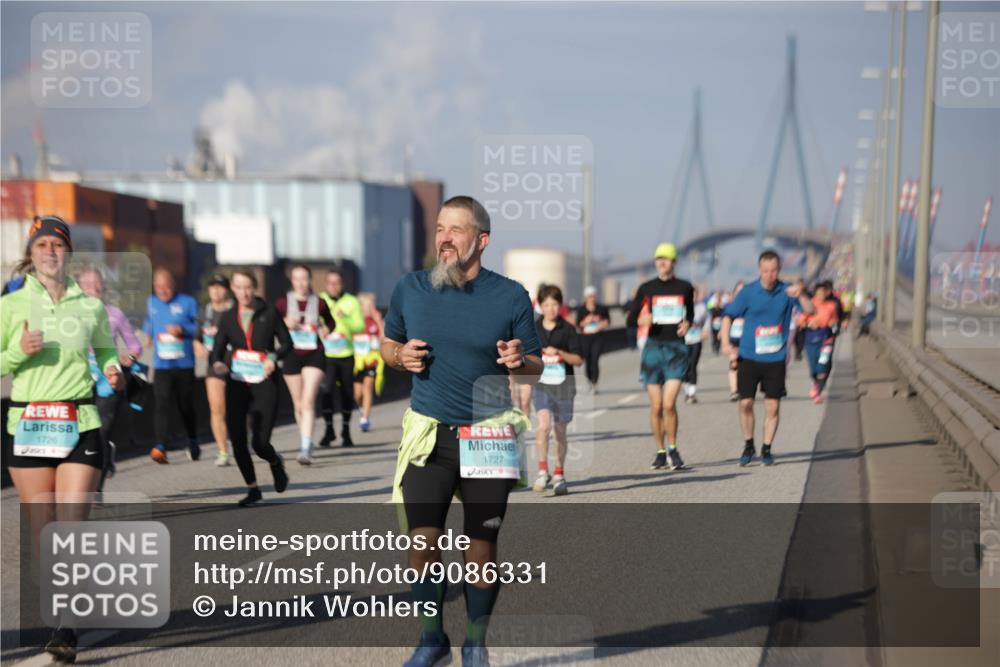 03.10.2025 - Köhlbrandbrückenlauf Jannik Wohlers http://msf.ph/oto/9086331 03.10.2025 10:07:50 Position 3 1726, 1727 meine-sportfotos.de