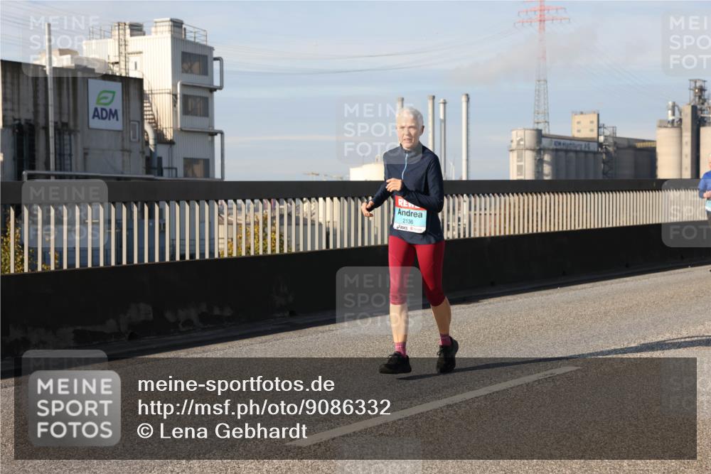 03.10.2025 - Köhlbrandbrückenlauf Lena Gebhardt http://msf.ph/oto/9086332 03.10.2025 10:05:57 Position 2 2136 meine-sportfotos.de