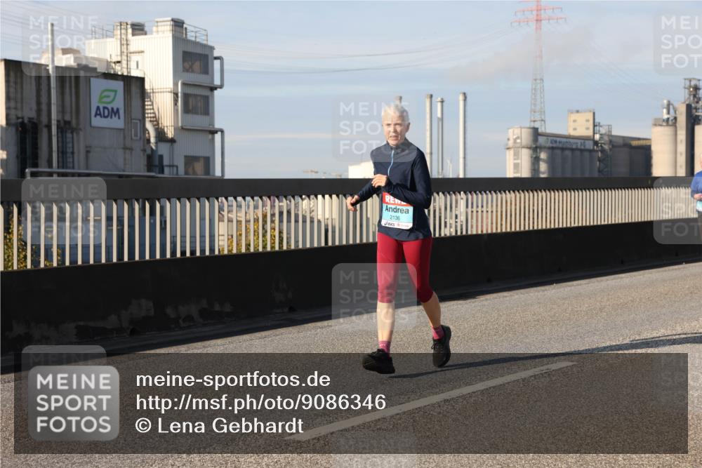 03.10.2025 - Köhlbrandbrückenlauf Lena Gebhardt http://msf.ph/oto/9086346 03.10.2025 10:05:57 Position 2 2136 meine-sportfotos.de