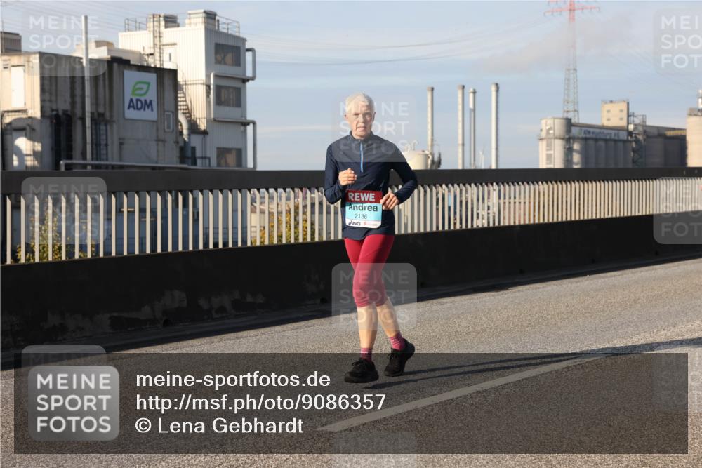 03.10.2025 - Köhlbrandbrückenlauf Lena Gebhardt http://msf.ph/oto/9086357 03.10.2025 10:05:57 Position 2 2136 meine-sportfotos.de