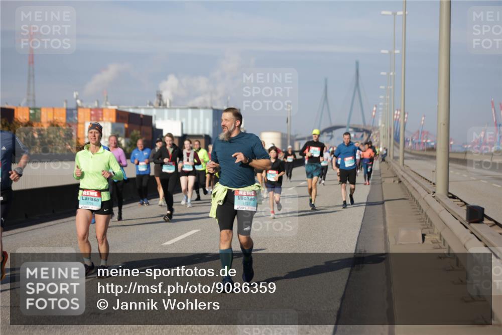 03.10.2025 - Köhlbrandbrückenlauf Jannik Wohlers http://msf.ph/oto/9086359 03.10.2025 10:07:50 Position 3 1726, 1727 meine-sportfotos.de