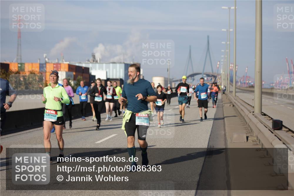 03.10.2025 - Köhlbrandbrückenlauf Jannik Wohlers http://msf.ph/oto/9086363 03.10.2025 10:07:50 Position 3 1726, 1727, 777 meine-sportfotos.de
