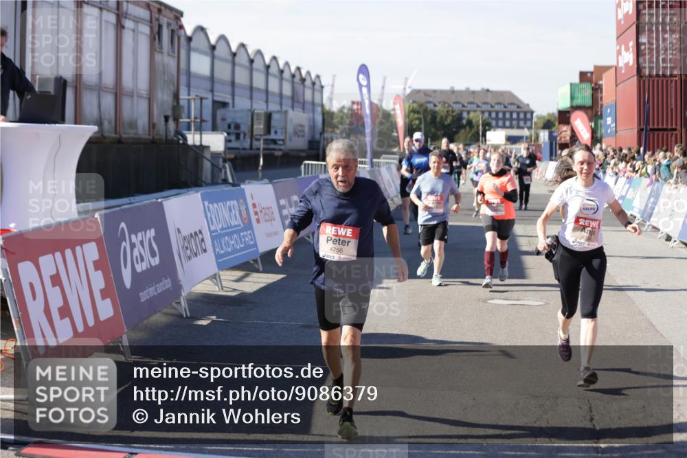 03.10.2025 - Köhlbrandbrückenlauf Jannik Wohlers http://msf.ph/oto/9086379 03.10.2025 13:18:53 Ziel 4077, 4556, 4756, 4889, 5304, 5974, 6267, 6500, 6506, 6556, 6795 meine-sportfotos.de