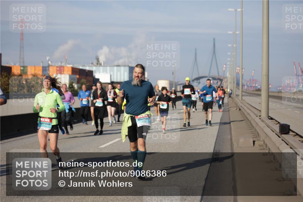 03.10.2025 - Köhlbrandbrückenlauf Jannik Wohlers http://msf.ph/oto/9086386 03.10.2025 10:07:50 Position 3 1726, 1727 meine-sportfotos.de