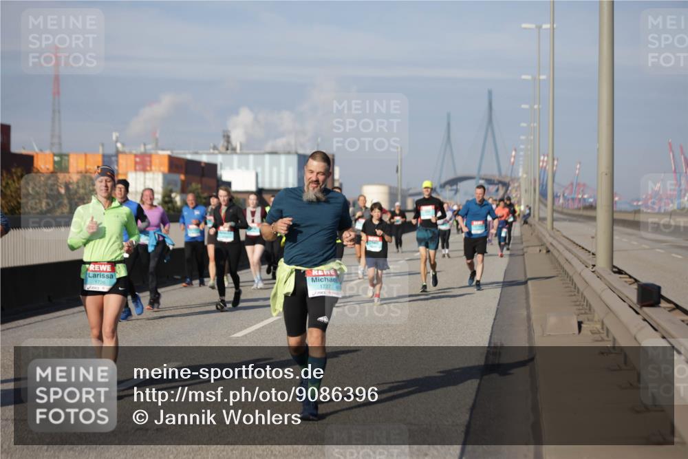 03.10.2025 - Köhlbrandbrückenlauf Jannik Wohlers http://msf.ph/oto/9086396 03.10.2025 10:07:50 Position 3 1726, 1727, 177 meine-sportfotos.de