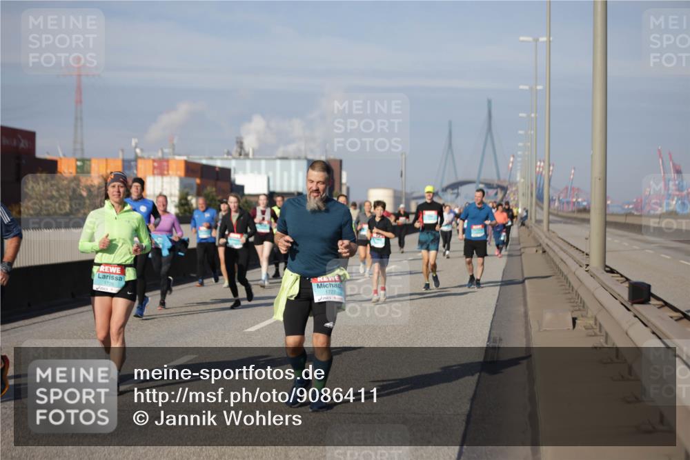 03.10.2025 - Köhlbrandbrückenlauf Jannik Wohlers http://msf.ph/oto/9086411 03.10.2025 10:07:50 Position 3 1726, 1727 meine-sportfotos.de