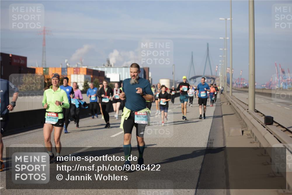 03.10.2025 - Köhlbrandbrückenlauf Jannik Wohlers http://msf.ph/oto/9086422 03.10.2025 10:07:50 Position 3 1726, 1727 meine-sportfotos.de