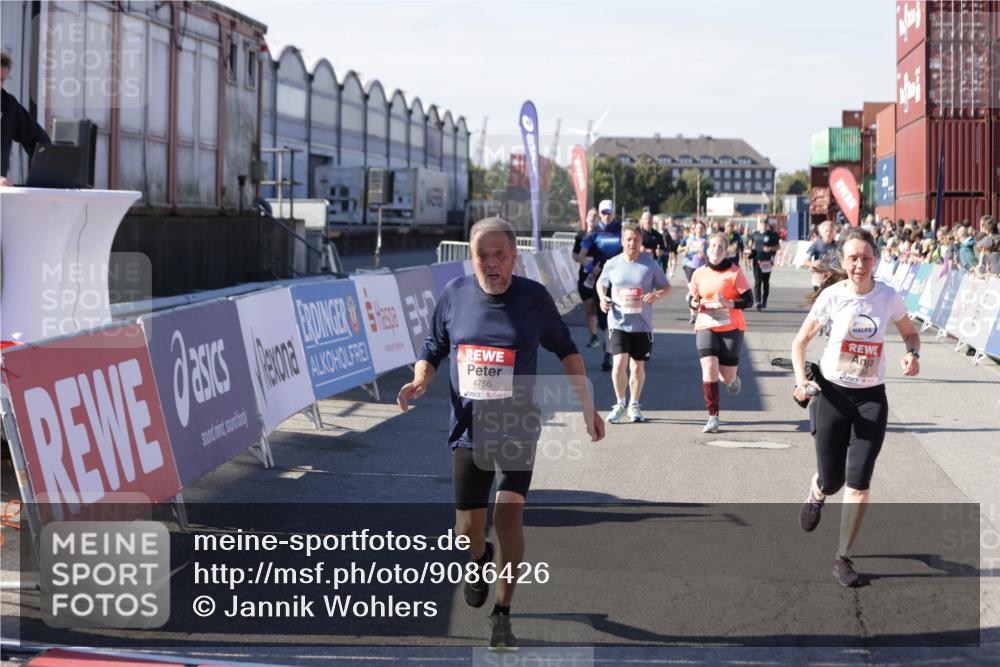 03.10.2025 - Köhlbrandbrückenlauf Jannik Wohlers http://msf.ph/oto/9086426 03.10.2025 13:18:53 Ziel 4077, 4556, 4756, 4889, 5304, 5974, 6267, 6500, 6506, 6556, 6795 meine-sportfotos.de