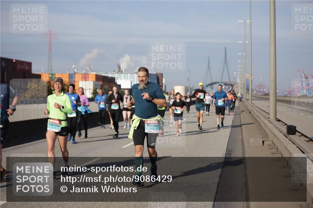 03.10.2025 - Köhlbrandbrückenlauf Jannik Wohlers http://msf.ph/oto/9086429 03.10.2025 10:07:51 Position 3 1726, 1727 meine-sportfotos.de