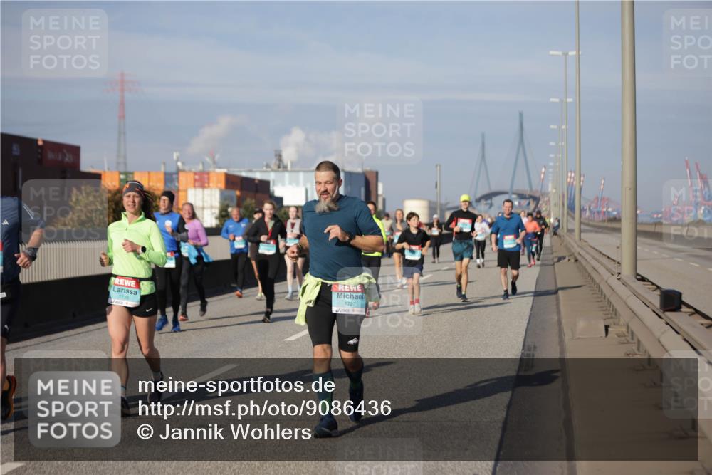 03.10.2025 - Köhlbrandbrückenlauf Jannik Wohlers http://msf.ph/oto/9086436 03.10.2025 10:07:51 Position 3 1726, 1727 meine-sportfotos.de