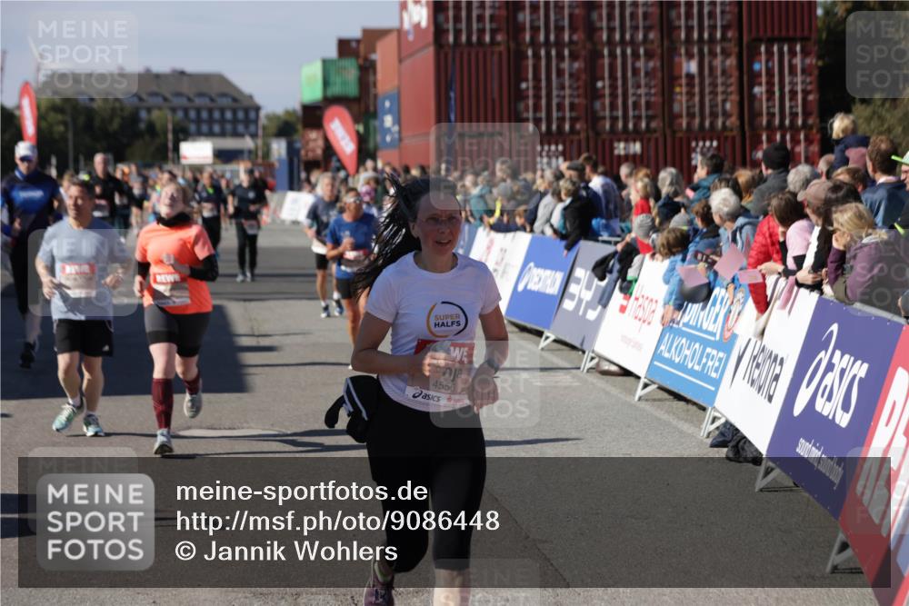 03.10.2025 - Köhlbrandbrückenlauf Jannik Wohlers http://msf.ph/oto/9086448 03.10.2025 13:18:54 Ziel 4077, 4556, 4676, 4756, 4889, 5304, 5449, 5974, 6267, 6506, 6556, 6573, 6795 meine-sportfotos.de