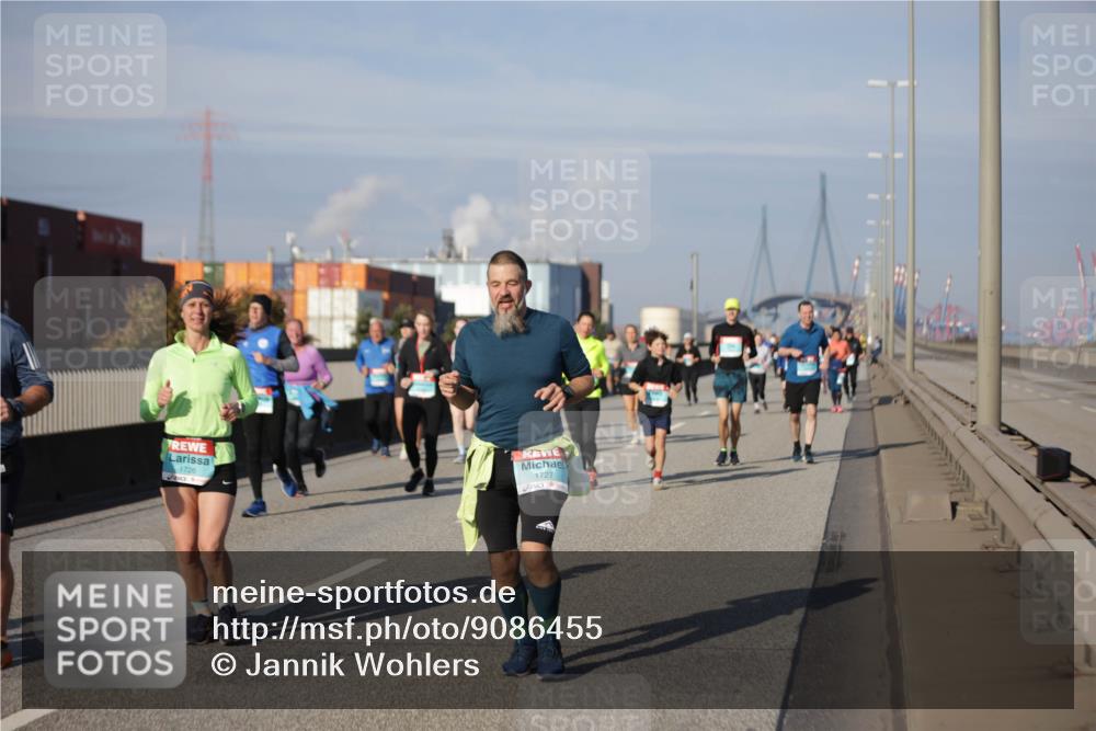 03.10.2025 - Köhlbrandbrückenlauf Jannik Wohlers http://msf.ph/oto/9086455 03.10.2025 10:07:51 Position 3 1726, 1727 meine-sportfotos.de