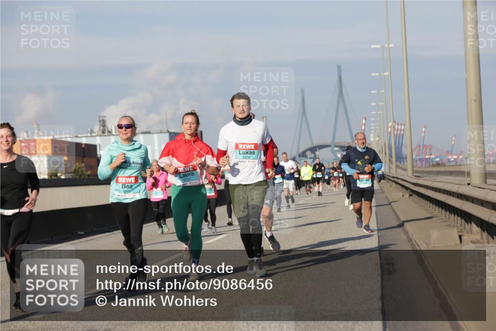 03.10.2025 - Köhlbrandbrückenlauf Jannik Wohlers http://msf.ph/oto/9086456 03.10.2025 09:57:16 Position 3 1514, 1206, 3208 meine-sportfotos.de