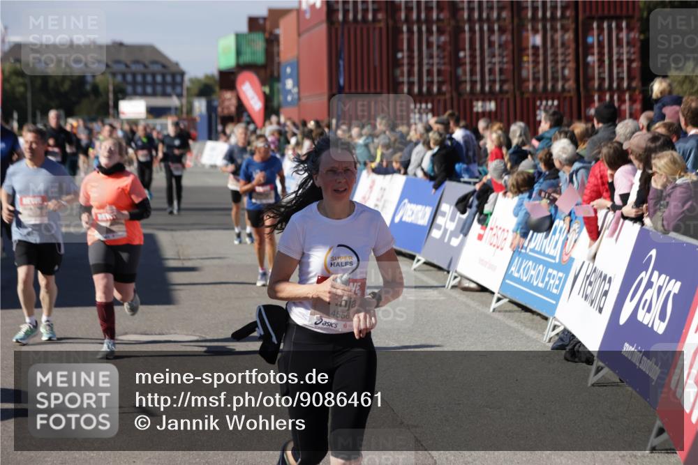 03.10.2025 - Köhlbrandbrückenlauf Jannik Wohlers http://msf.ph/oto/9086461 03.10.2025 13:18:54 Ziel 4077, 4556, 4676, 4756, 4889, 5304, 5449, 5974, 6267, 6506, 6556, 6573, 6795 meine-sportfotos.de