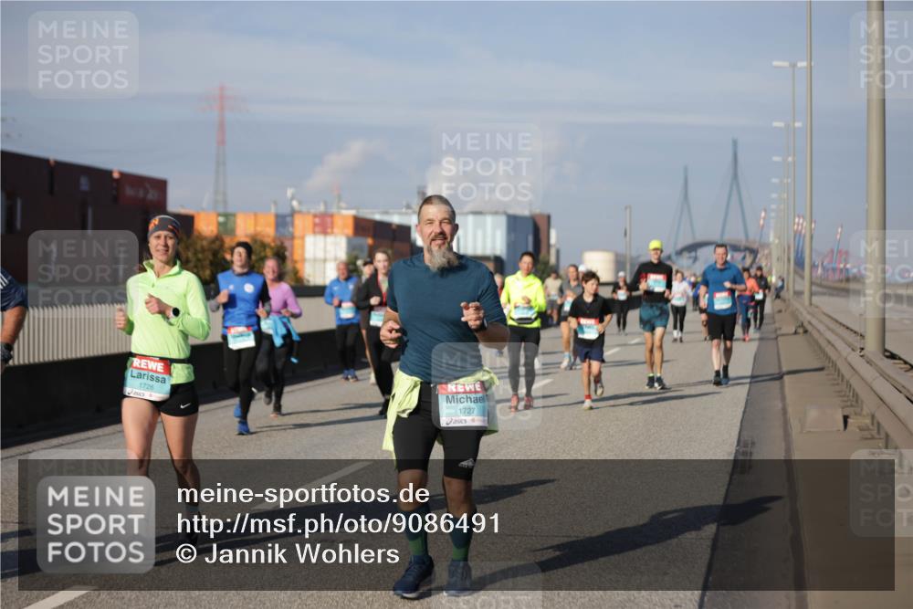 03.10.2025 - Köhlbrandbrückenlauf Jannik Wohlers http://msf.ph/oto/9086491 03.10.2025 10:07:51 Position 3 1726, 1727 meine-sportfotos.de
