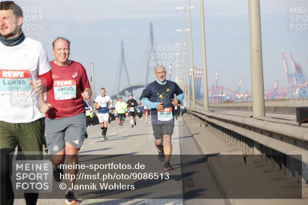 03.10.2025 - Köhlbrandbrückenlauf Jannik Wohlers http://msf.ph/oto/9086513 03.10.2025 09:57:18 Position 3 3208, 1388, 1296 meine-sportfotos.de