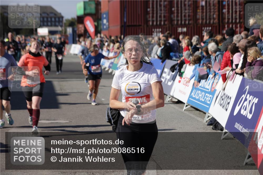03.10.2025 - Köhlbrandbrückenlauf Jannik Wohlers http://msf.ph/oto/9086516 03.10.2025 13:18:54 Ziel 4077, 4556, 4676, 4756, 4889, 5304, 5449, 5974, 6267, 6506, 6556, 6573, 6795 meine-sportfotos.de