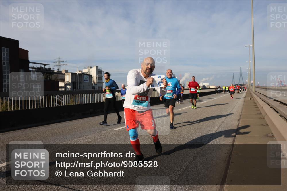 03.10.2025 - Köhlbrandbrückenlauf Lena Gebhardt http://msf.ph/oto/9086528 03.10.2025 10:06:01 Position 2  meine-sportfotos.de