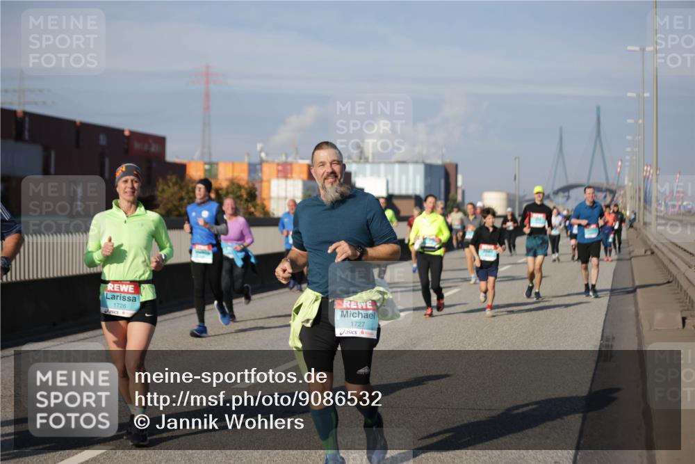 03.10.2025 - Köhlbrandbrückenlauf Jannik Wohlers http://msf.ph/oto/9086532 03.10.2025 10:07:51 Position 3 1726, 1727 meine-sportfotos.de