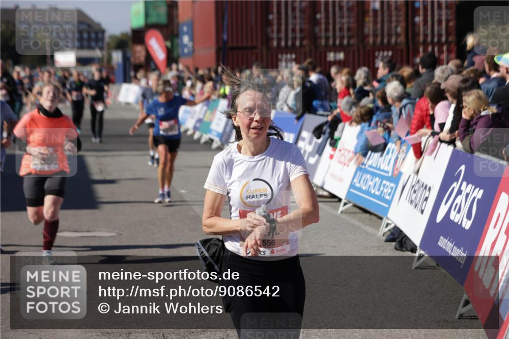 03.10.2025 - Köhlbrandbrückenlauf Jannik Wohlers http://msf.ph/oto/9086542 03.10.2025 13:18:54 Ziel 4077, 4556, 4676, 4756, 4889, 5304, 5449, 5974, 6267, 6506, 6556, 6573, 6795 meine-sportfotos.de