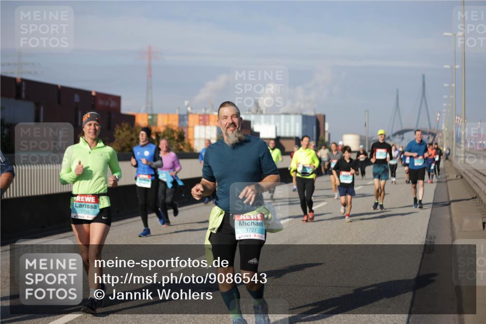 03.10.2025 - Köhlbrandbrückenlauf Jannik Wohlers http://msf.ph/oto/9086543 03.10.2025 10:07:52 Position 3 1726, 1727 meine-sportfotos.de