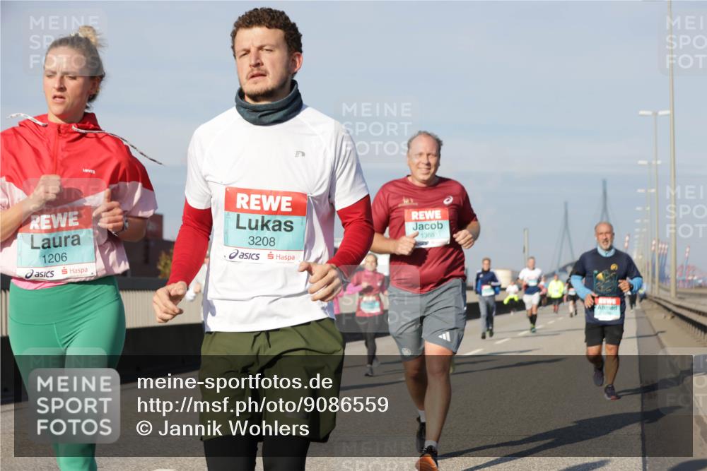 03.10.2025 - Köhlbrandbrückenlauf Jannik Wohlers http://msf.ph/oto/9086559 03.10.2025 09:57:19 Position 3 1206, 3208, 1388 meine-sportfotos.de
