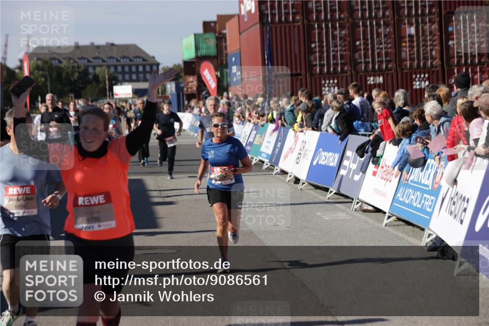 03.10.2025 - Köhlbrandbrückenlauf Jannik Wohlers http://msf.ph/oto/9086561 03.10.2025 13:18:56 Ziel 4077, 4556, 4676, 4756, 4889, 5304, 5449, 5974, 6117, 6267, 6475, 6506, 6556, 6573, 6795 meine-sportfotos.de