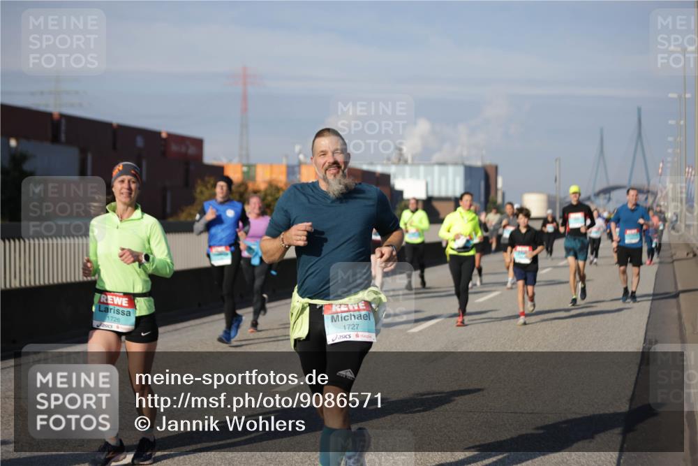 03.10.2025 - Köhlbrandbrückenlauf Jannik Wohlers http://msf.ph/oto/9086571 03.10.2025 10:07:52 Position 3 1726, 1727 meine-sportfotos.de