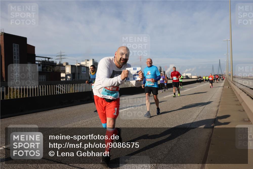 03.10.2025 - Köhlbrandbrückenlauf Lena Gebhardt http://msf.ph/oto/9086575 03.10.2025 10:06:01 Position 2  meine-sportfotos.de