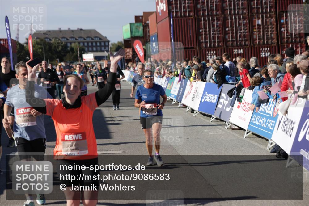 03.10.2025 - Köhlbrandbrückenlauf Jannik Wohlers http://msf.ph/oto/9086583 03.10.2025 13:18:56 Ziel 4077, 4556, 4676, 4756, 4889, 5304, 5449, 5974, 6117, 6267, 6475, 6506, 6556, 6573, 6795 meine-sportfotos.de