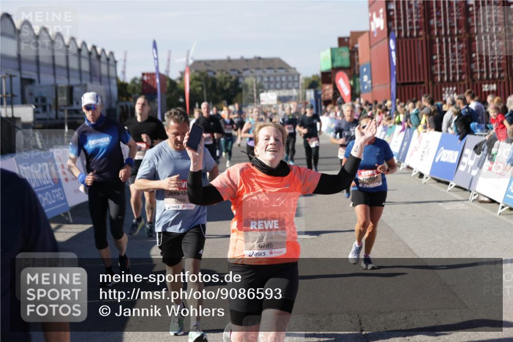 03.10.2025 - Köhlbrandbrückenlauf Jannik Wohlers http://msf.ph/oto/9086593 03.10.2025 13:18:56 Ziel 4077, 4556, 4676, 4756, 4889, 5304, 5449, 5974, 6117, 6267, 6475, 6506, 6556, 6573, 6795 meine-sportfotos.de