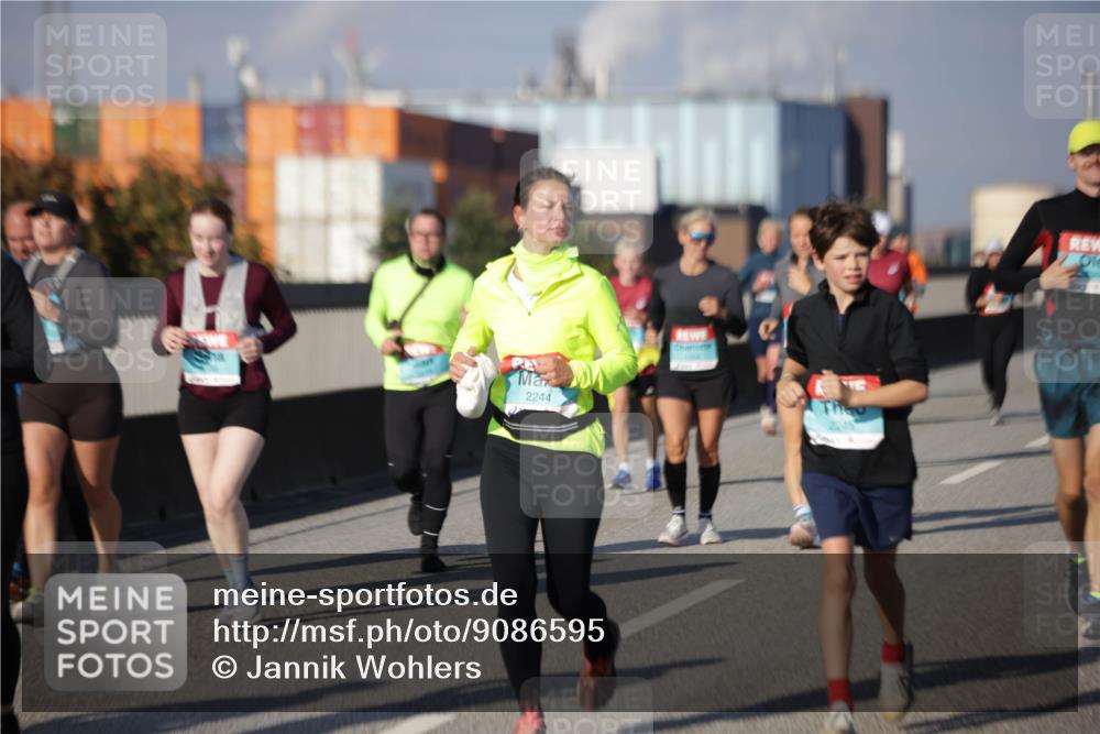 03.10.2025 - Köhlbrandbrückenlauf Jannik Wohlers http://msf.ph/oto/9086595 03.10.2025 10:07:54 Position 3 2244 meine-sportfotos.de