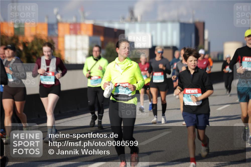 03.10.2025 - Köhlbrandbrückenlauf Jannik Wohlers http://msf.ph/oto/9086599 03.10.2025 10:07:54 Position 3 2244 meine-sportfotos.de