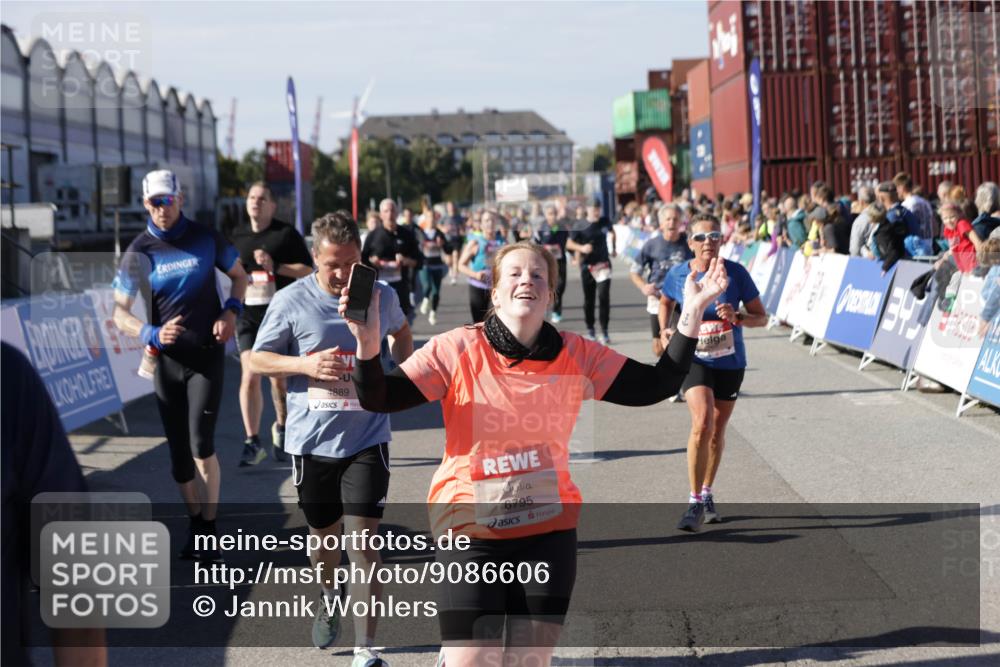 03.10.2025 - Köhlbrandbrückenlauf Jannik Wohlers http://msf.ph/oto/9086606 03.10.2025 13:18:56 Ziel 4077, 4556, 4676, 4756, 4889, 5304, 5449, 5974, 6117, 6267, 6475, 6506, 6556, 6573, 6795 meine-sportfotos.de