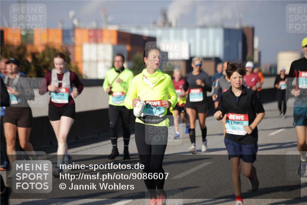 03.10.2025 - Köhlbrandbrückenlauf Jannik Wohlers http://msf.ph/oto/9086607 03.10.2025 10:07:54 Position 3 2244, 2245 meine-sportfotos.de