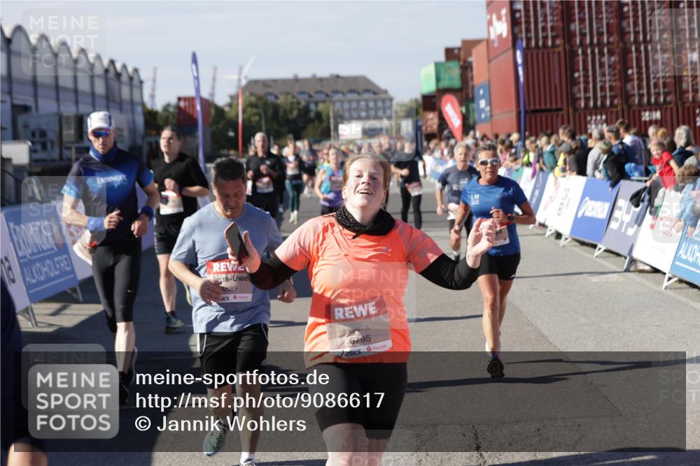 03.10.2025 - Köhlbrandbrückenlauf Jannik Wohlers http://msf.ph/oto/9086617 03.10.2025 13:18:56 Ziel 4077, 4556, 4676, 4756, 4889, 5304, 5449, 5974, 6117, 6267, 6475, 6506, 6556, 6573, 6795 meine-sportfotos.de