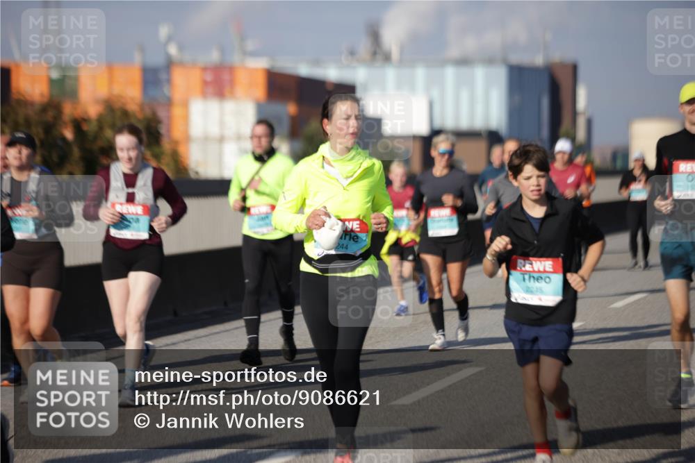 03.10.2025 - Köhlbrandbrückenlauf Jannik Wohlers http://msf.ph/oto/9086621 03.10.2025 10:07:54 Position 3 244, 2245 meine-sportfotos.de