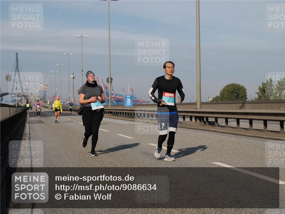 03.10.2025 - Köhlbrandbrückenlauf Fabian Wolf http://msf.ph/oto/9086634 03.10.2025 10:21:02 Position 3 3824, 3801 meine-sportfotos.de
