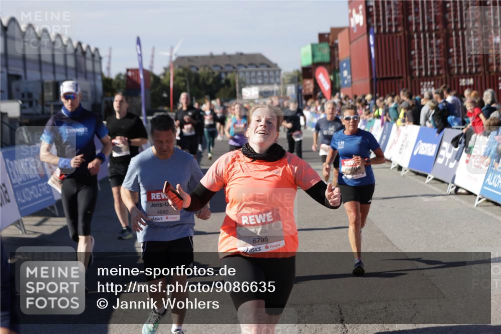 03.10.2025 - Köhlbrandbrückenlauf Jannik Wohlers http://msf.ph/oto/9086635 03.10.2025 13:18:56 Ziel 4077, 4556, 4676, 4756, 4889, 5304, 5449, 5974, 6117, 6267, 6475, 6506, 6556, 6573, 6795 meine-sportfotos.de