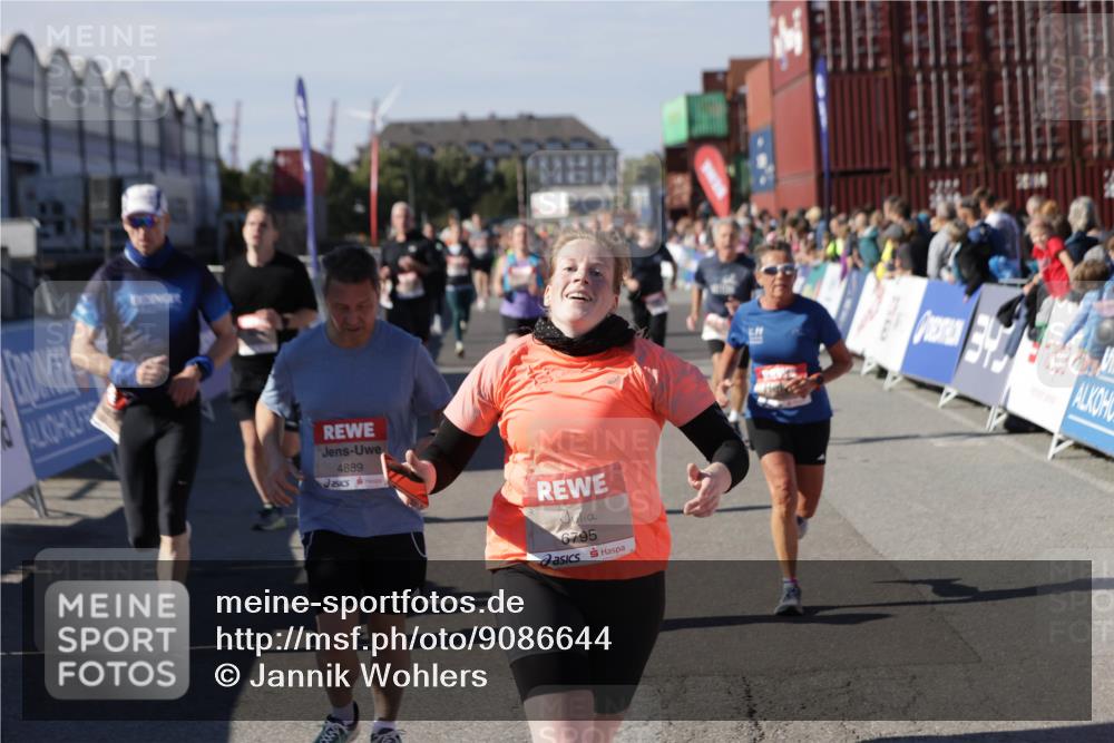 03.10.2025 - Köhlbrandbrückenlauf Jannik Wohlers http://msf.ph/oto/9086644 03.10.2025 13:18:56 Ziel 4077, 4556, 4676, 4756, 4889, 5304, 5449, 5974, 6117, 6267, 6475, 6506, 6556, 6573, 6795 meine-sportfotos.de
