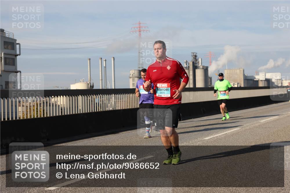 03.10.2025 - Köhlbrandbrückenlauf Lena Gebhardt http://msf.ph/oto/9086652 03.10.2025 10:06:02 Position 2 2070 meine-sportfotos.de