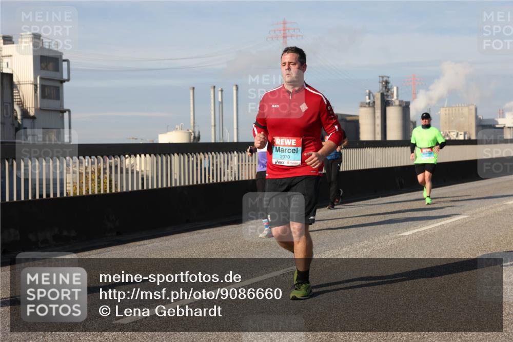 03.10.2025 - Köhlbrandbrückenlauf Lena Gebhardt http://msf.ph/oto/9086660 03.10.2025 10:06:03 Position 2 2070 meine-sportfotos.de